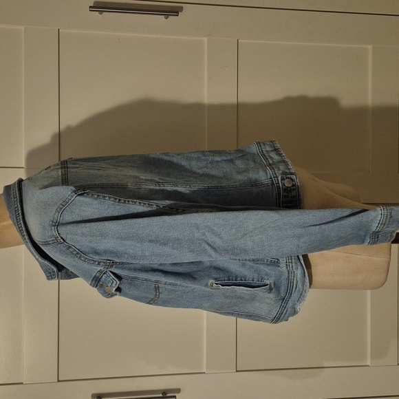 Universal Thread Light Blue Freeborn Jean Jacket Sz Large - Picture 2 of 5